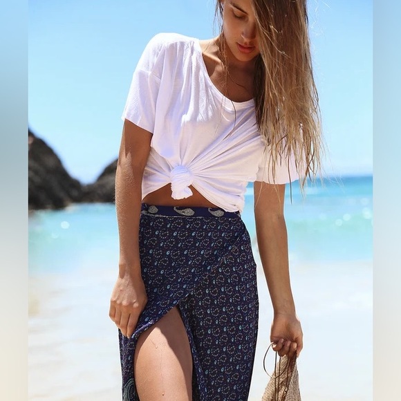 NWT Le Salty Label Ayana Wrap Skirt in Peacock - Picture 2 of 6